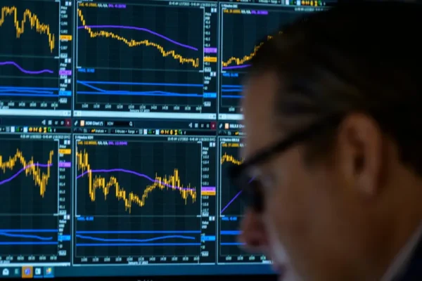 Stock Market Sell Signals Pile up As the S&P 500 Hits Key Technical Level