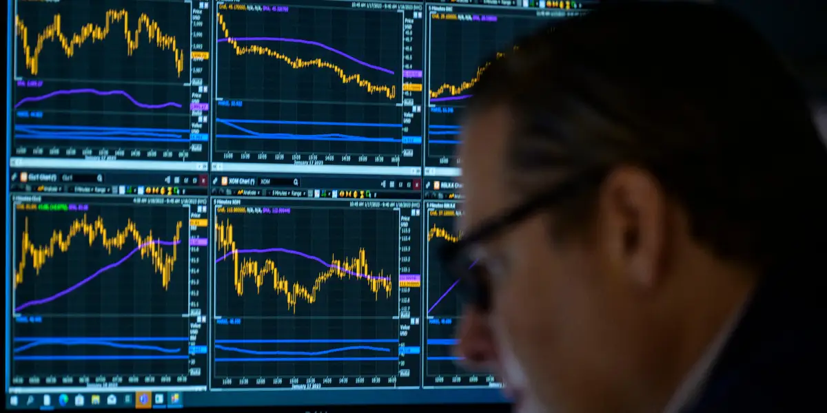 Stock Market Sell Signals Pile up As the S&P 500 Hits Key Technical Level