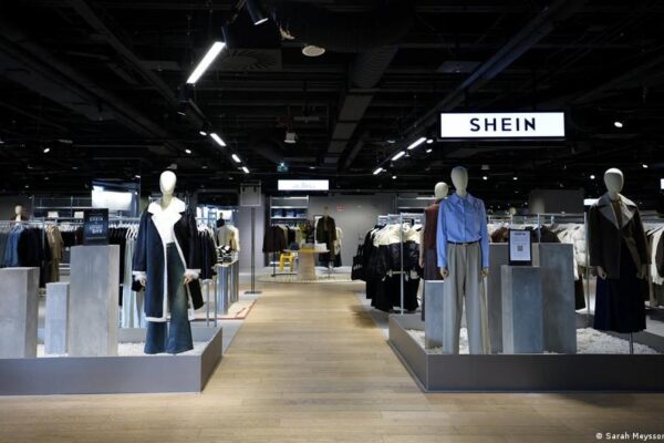 China's fast-fashion giant Shein opens first story in Paris – DW – 11/06/2025