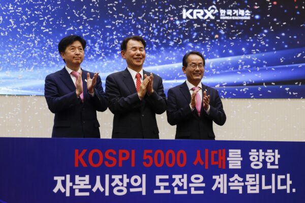 KRX chief to visit Hong Kong, Singapore to promote Korean stock market