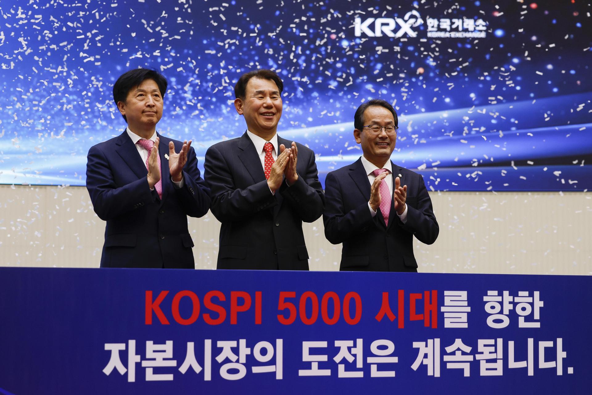 KRX chief to visit Hong Kong, Singapore to promote Korean stock market