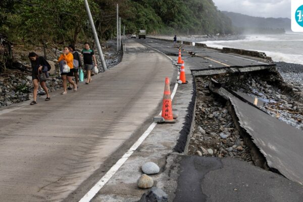 Typhoon Fung-wong weakens in Philippines; four dead