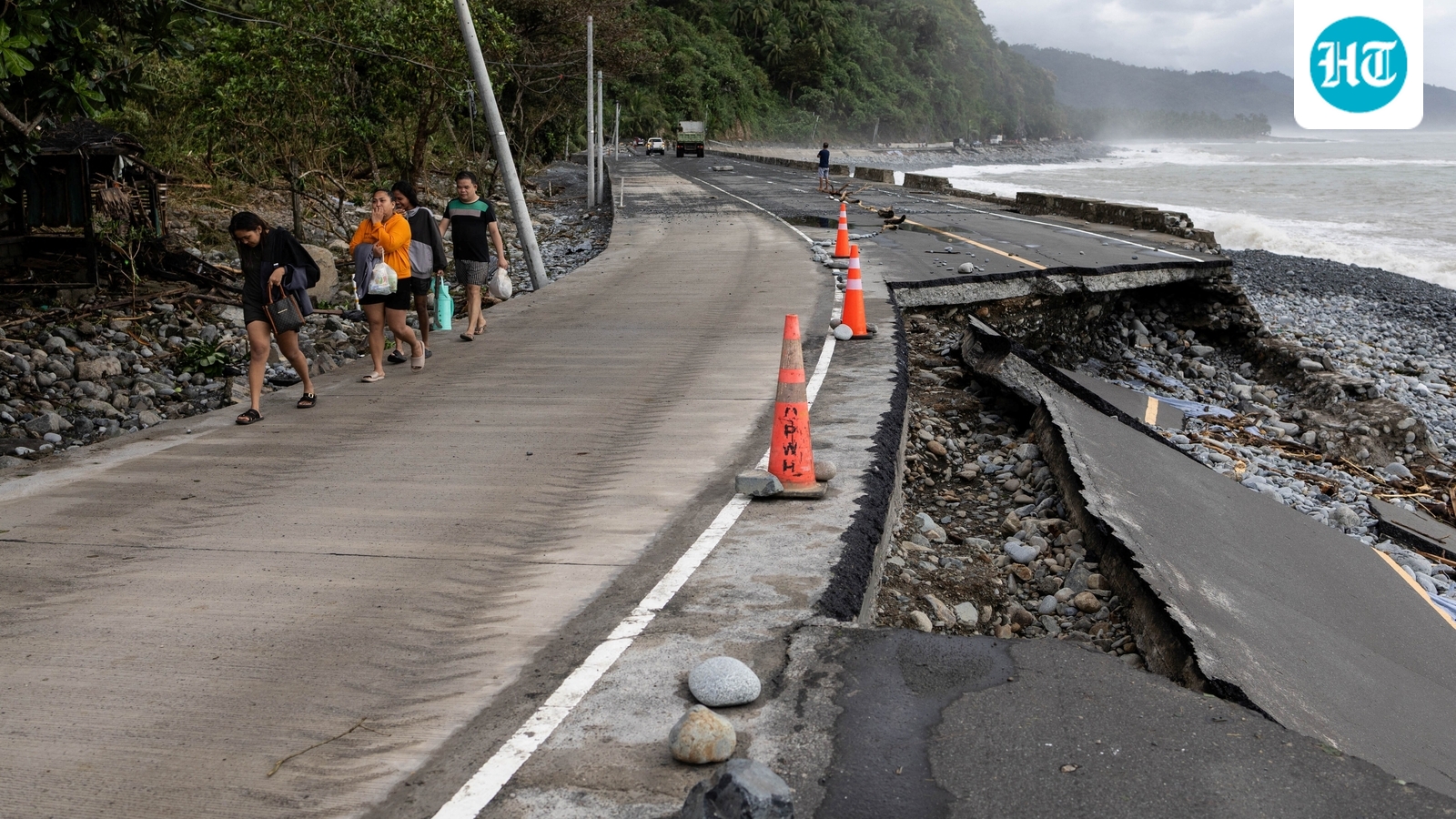 Typhoon Fung-wong weakens in Philippines; four dead