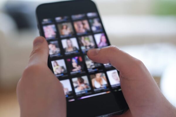 UK set to ban deepfake ‘nudification’ apps – POLITICO