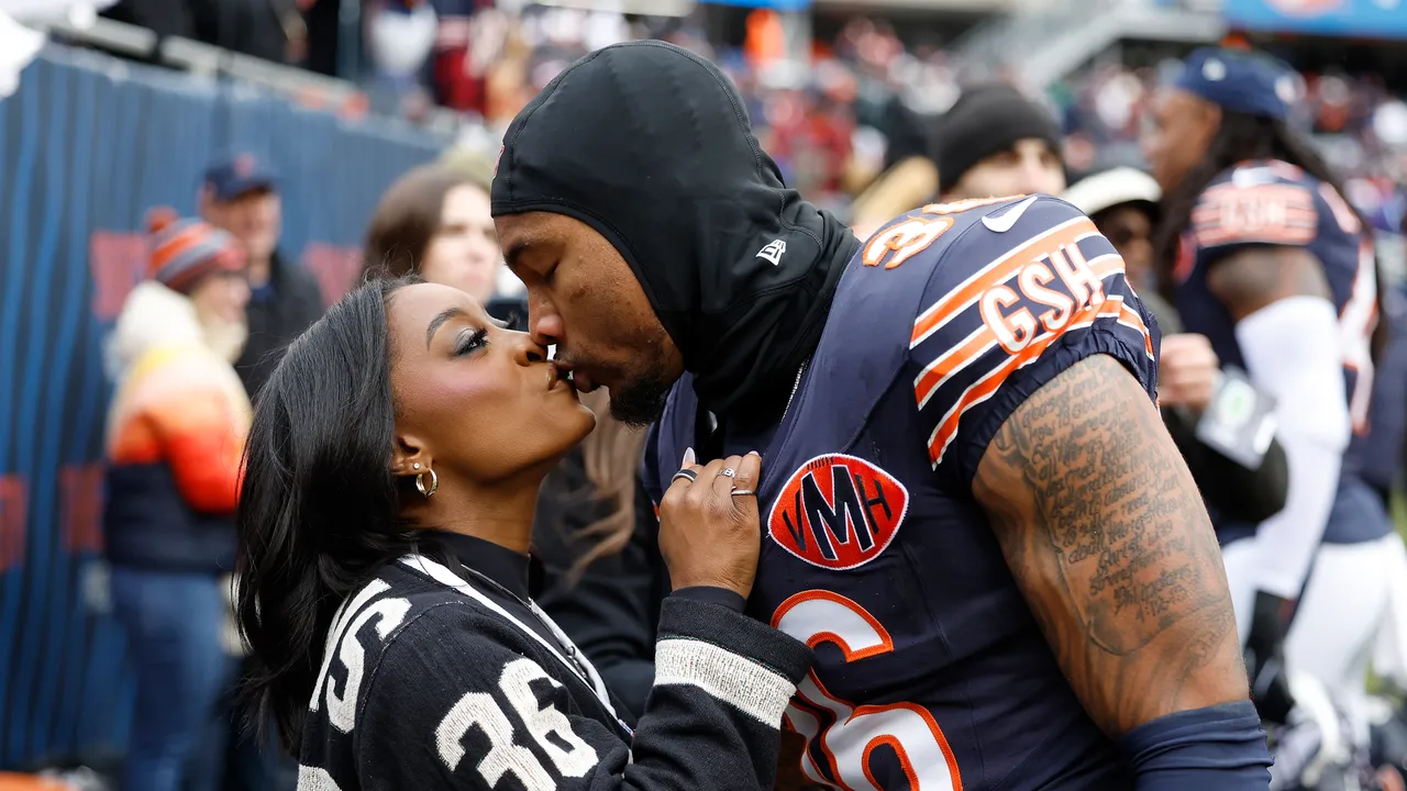 13 Celebrities Who Have Used Dating Apps (With Varying Degrees of Success)