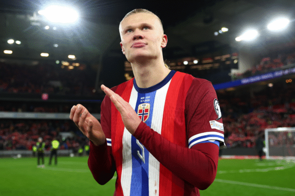 Erling Haaland of Norway applauds the crowd following the FIFA World Cup 2026 qualifier match between Norway and Estonia at Ullevaal Stadion on November 13, 2025 in Oslo, Norway.