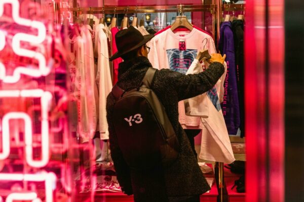 Why is secondhand fashion failing?