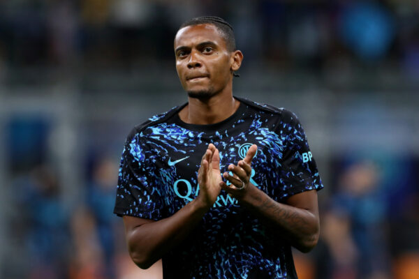 MILAN, ITALY - SEPTEMBER 21: Manuel Akanji of Internazionale looks on as he warms up prior to the Serie A match between FC Internazionale and US Sassuolo Calcio at Giuseppe Meazza Stadium on September 21, 2025 in Milan, Italy. (Photo by Marco Luzzani/Getty Images)