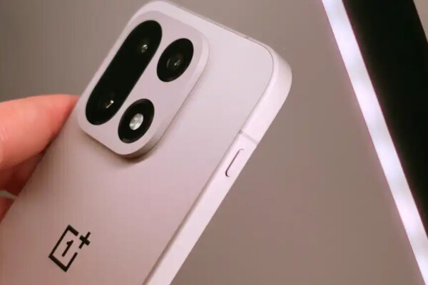 OnePlus 15 REVIEW side button