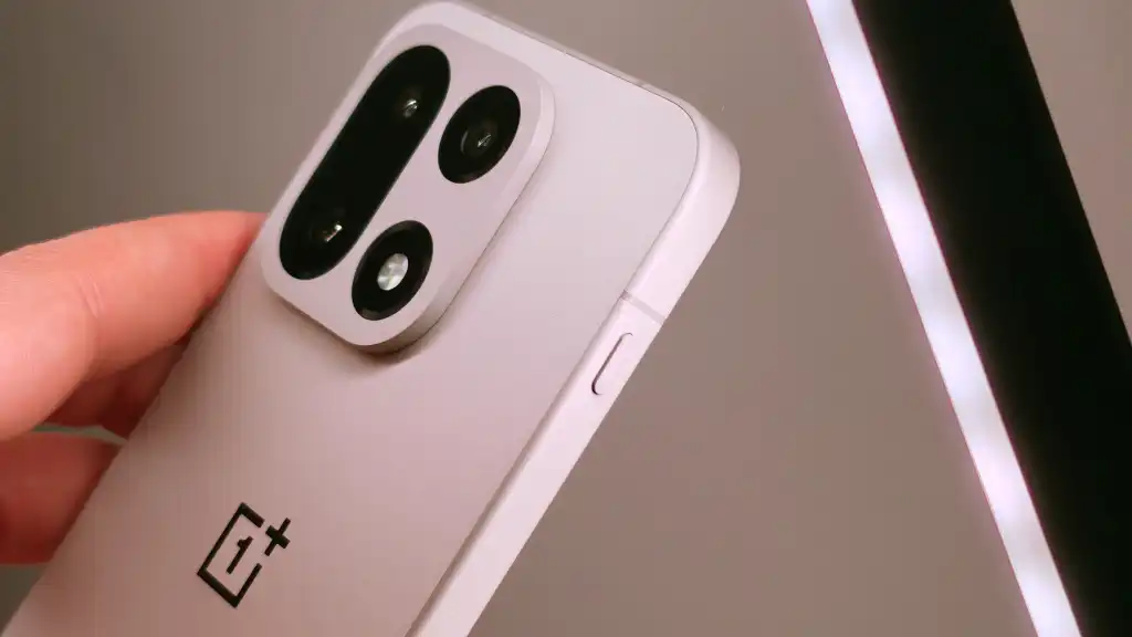OnePlus 15 REVIEW side button
