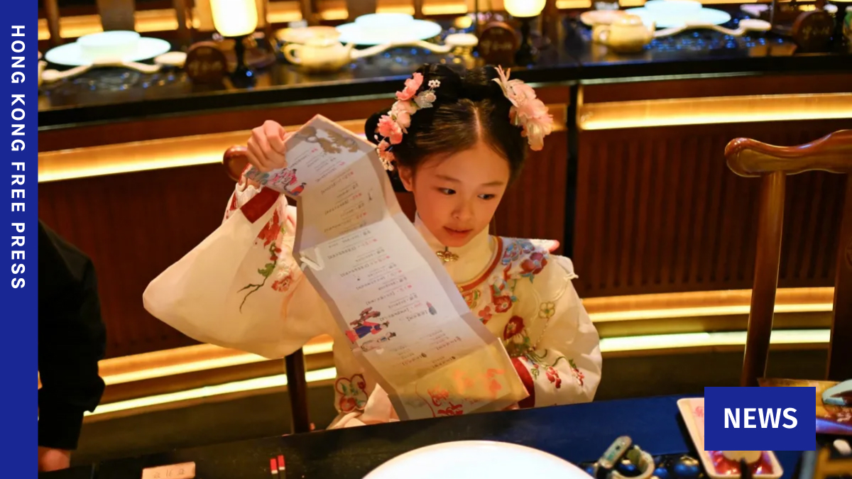 Dressed in traditional attire, young diners 'time travel' to ancient China