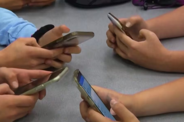 Williamson County school board changes policy to ban cell phone usage on some campuses