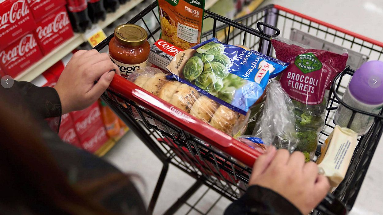 The new Hawaii Emergency Food Assistance Program is providing $250 per person to households affected by the suspension of federal funding for the Supplemental Nutrition Assistance Program. (Associated Press/Allison Dinner, file)