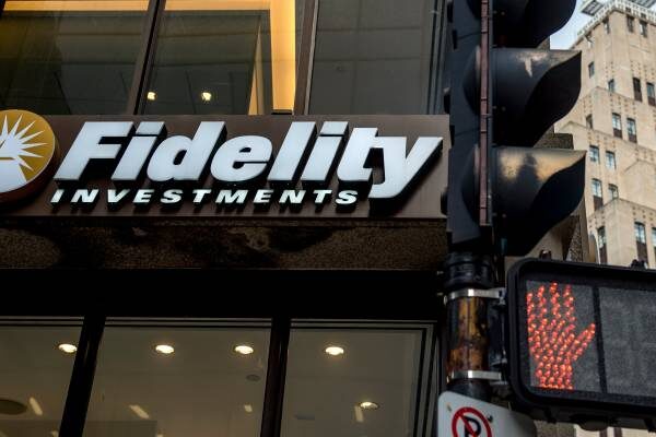 Fidelity customers lose 401(k) access. Some call it a 'mind-boggling' power grab. But the company says it's about safety
