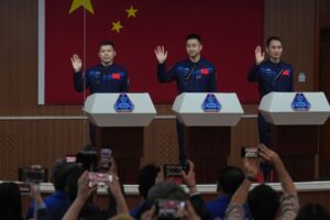 China's stranded astronauts returning from space station on spacecraft that brought new crew :: WRAL.com