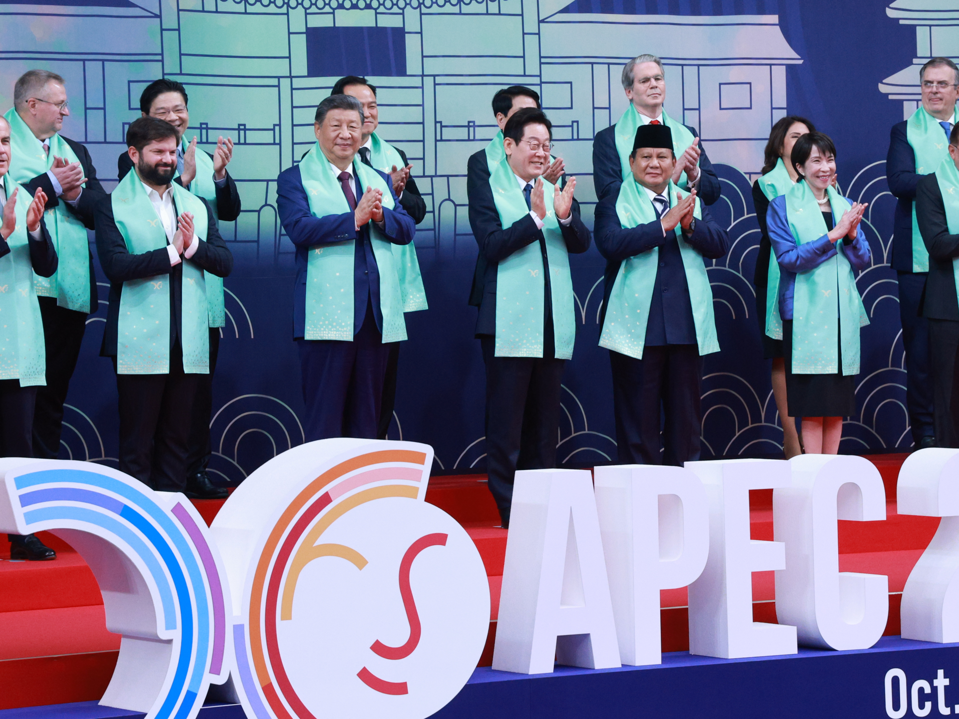 APEC leaders wrap up summit after Trump and Xi reach truce in trade war | Business and Economy News