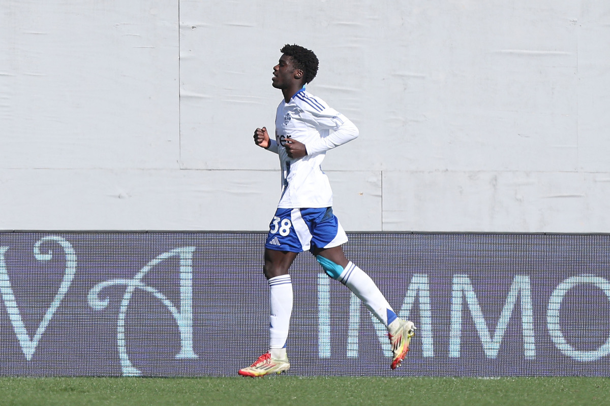 Diao of Como Calcio celebrates after scoring a goal during the Serie A match between Fiorentina and Como at Stadio Artemio Franchi on February 16, 2025 in Florence, Italy. (Photo by Gabriele Maltinti/Getty Images)