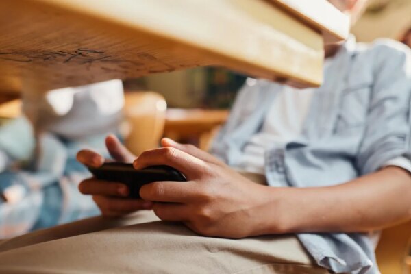 Pittsburgh Public Schools considering districtwide cell phone ban after stabbing