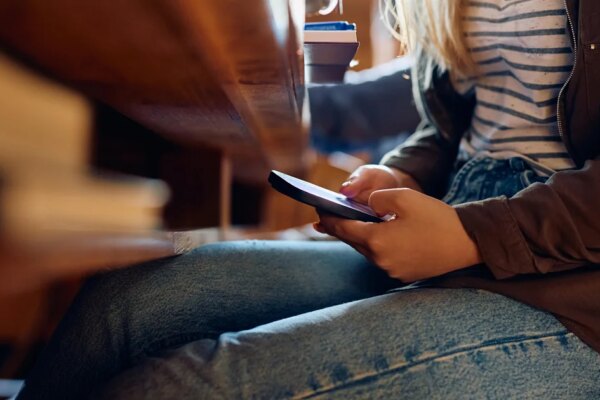 Pittsburgh-area parents travel to Harrisburg to support phone-free school legislation