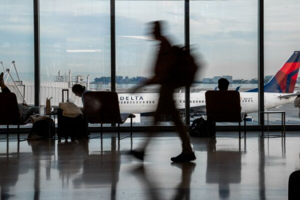 Trump administration drops plan to require passenger compensation for delayed flights