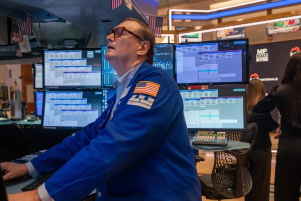 Stock market continues to fade as investors hedge against AI hype