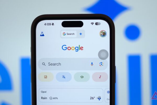 The Google app's revamped voice search interface is gradually rolling out
