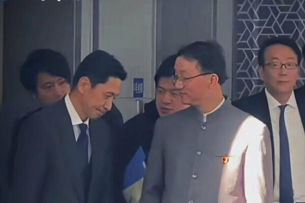 Images of Japan official appearing to bow before China counterpart go viral