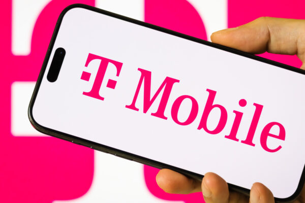 Do T-Mobile And Verizon Phones Run On The Same Towers? It's Complicated