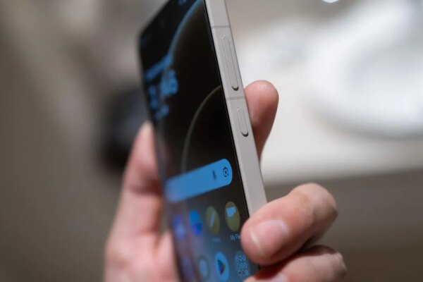 I Tested the OnePlus 15 and Its Massive 7,300-mAh Battery Deserves a Medal