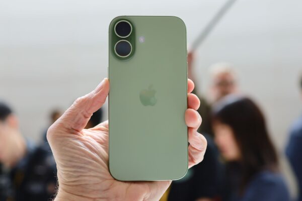 Verizon vs T-Mobile: which carrier has the best Black Friday iPhone deal right now?