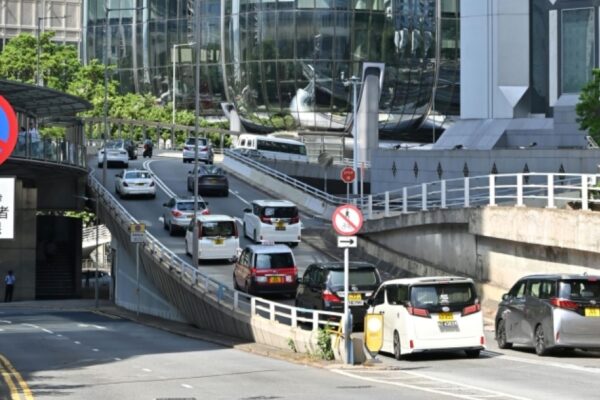 Hong Kong opens southbound travel scheme for Guangdong cars