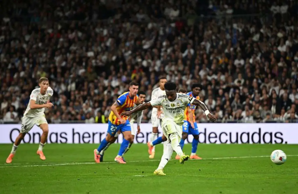 Real Madrid fans send Vinícius Jr. message to Xabi Alonso during Valencia clash