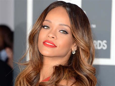 **Celebrities Are Obsessed:** The Trend Of Reddish Brown Highlights On Blonde Hair Naturally.