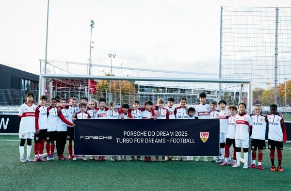 Porsche Youth Development international: young South Korean football talents visit Stuttgart