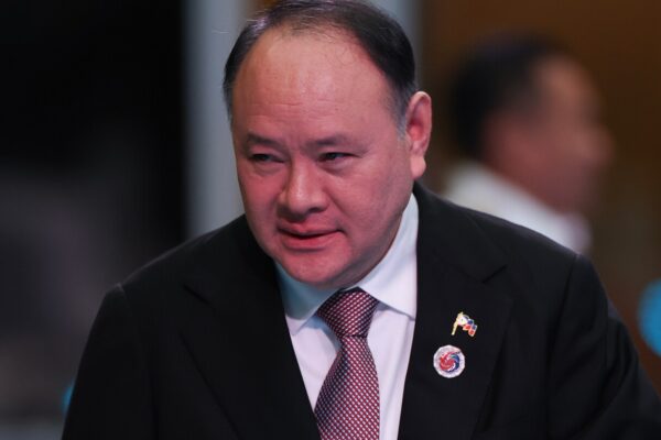 Canada and Philippines sign defense agreement