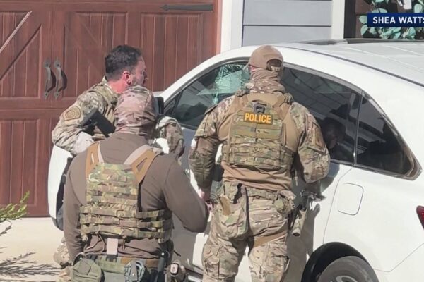 Border Patrol breaks car window, arrest U.S. citizens