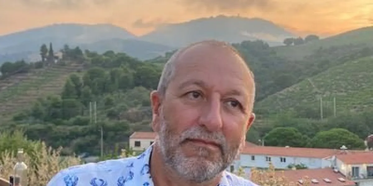 Analyst who called the dot-com bubble says Americans are turning a deaf ear to AI warnings—and a worse meltdown than 2008 looms