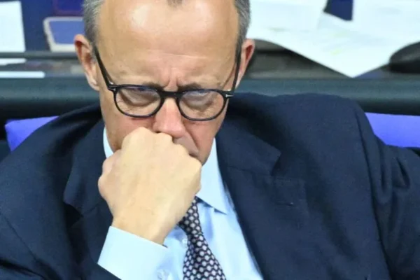 German Chancellor Friedrich Merz follows the German Bundestag session on the modernization of military service. Christophe Gateau/dpa