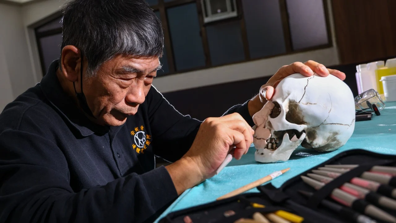 Taiwan restoration experts help families say goodbye to Hong Kong fire victims