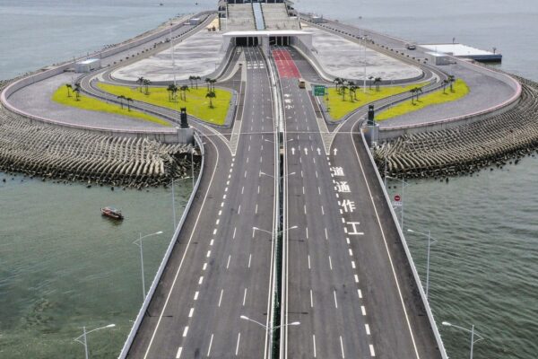 Over 700 mainland Chinese drivers apply to enter Hong Kong under travel scheme