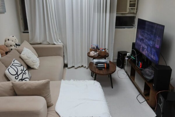 Hong Kong customs arrests 2 party room operators over suspected pirated songs