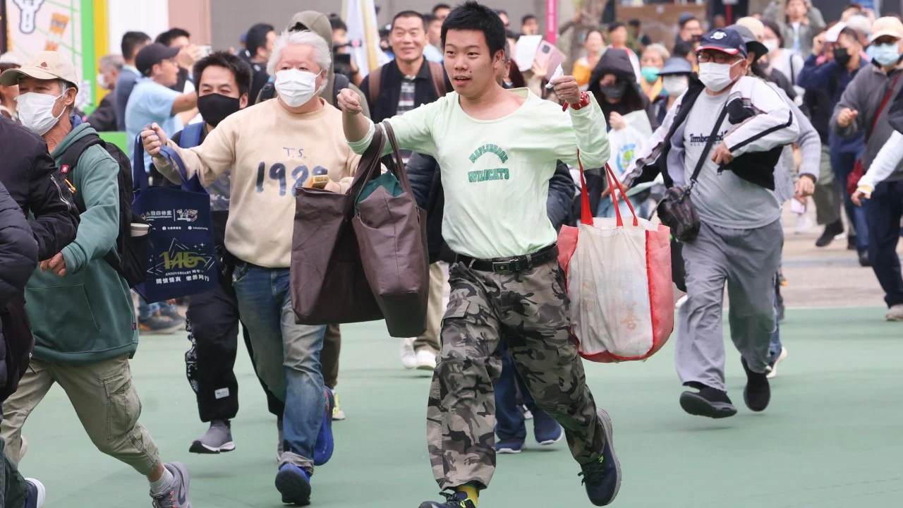 Hong Kong expo vendors expect 20% sales boost amid bigger crowds, good weather