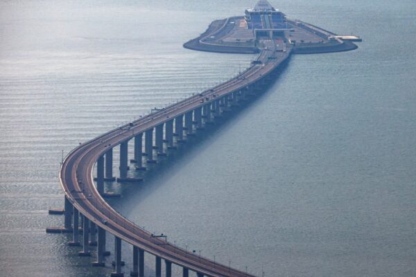 100 Guangdong drivers seek entry into Hong Kong urban areas as bookings open