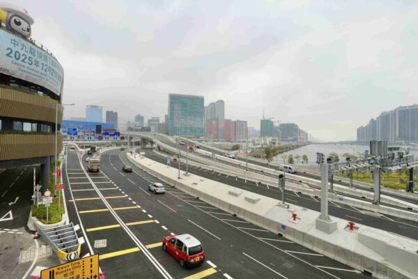 More signs being installed in new section of Hong Kong’s Central Kowloon Bypass