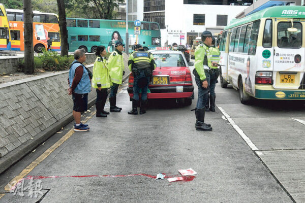 嫗疑路中暈倒遭輾斃 司機被捕 - 20251219 - 港聞 - 每日明報