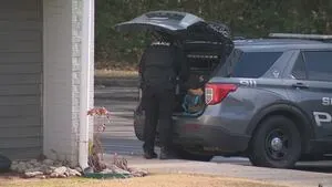 Teen shot while trying to sell video game, neighbors say