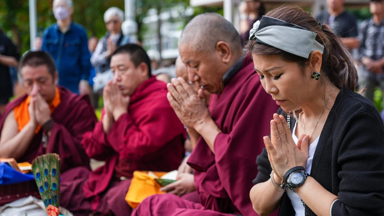 Hongkongers gather on seventh day after Tai Po fire to grieve, pray and demand answers