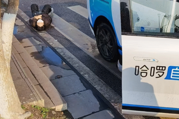 Baidu's robotaxi causes accident in a central city of China, leaves two in intensive care