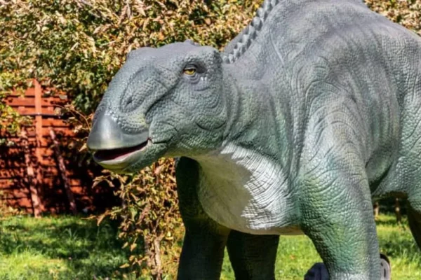 Dinosaur, edmontosaurus close up with open mouth. Ukraine, Khmelnitsky, October 2021. (credit: MVolodymyr/Shutterstock)