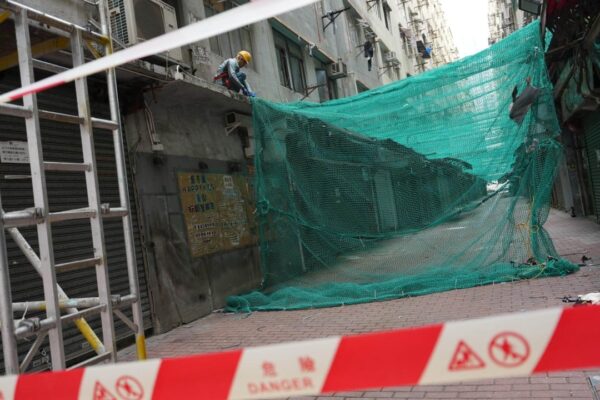 Scaffolding nets removed across Hong Kong as firms seek to meet 3-day deadline